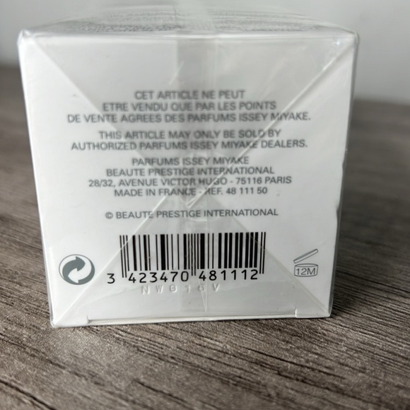 NEW in box Issey Miyake L’EAU D’ISSEY Moisturizing Bod Lotion 6.7 fl. Oz. - Picture 4 of 4